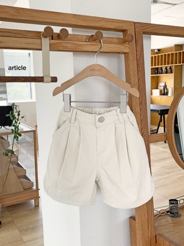 Mug Two Tuck Shorts
