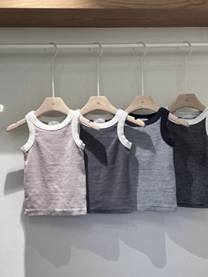 B ST Sleeveless Tee