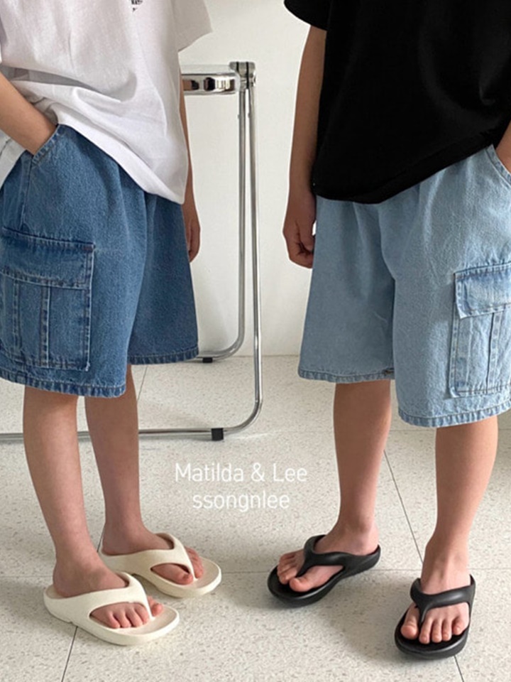 Loose Fit Cargo Denim Shorts