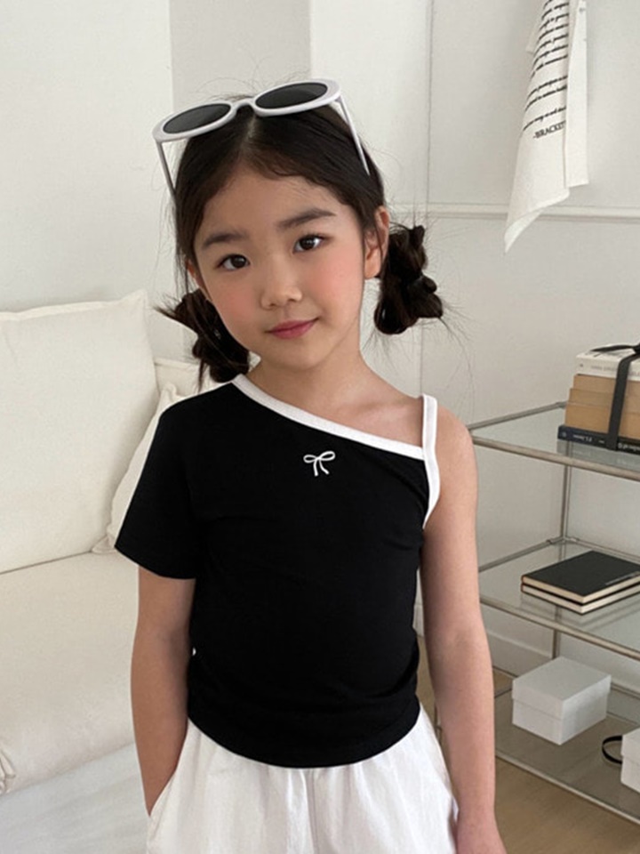 Ribbon Short Sleeve Shoulder Slit Tee
