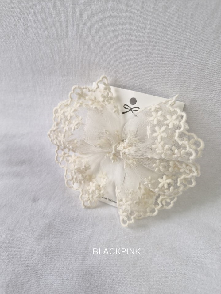 Alicia Lace Pin