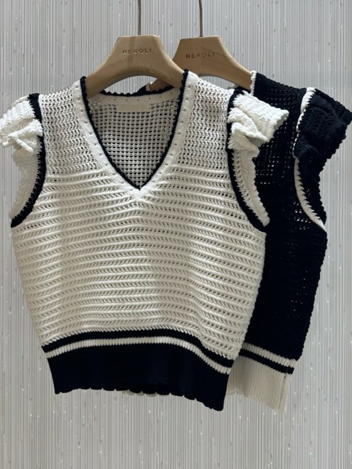 M Frill V Knit