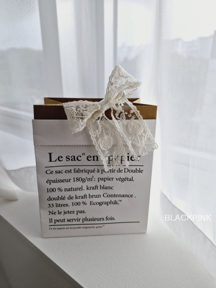 Babara Ribbon Pin
