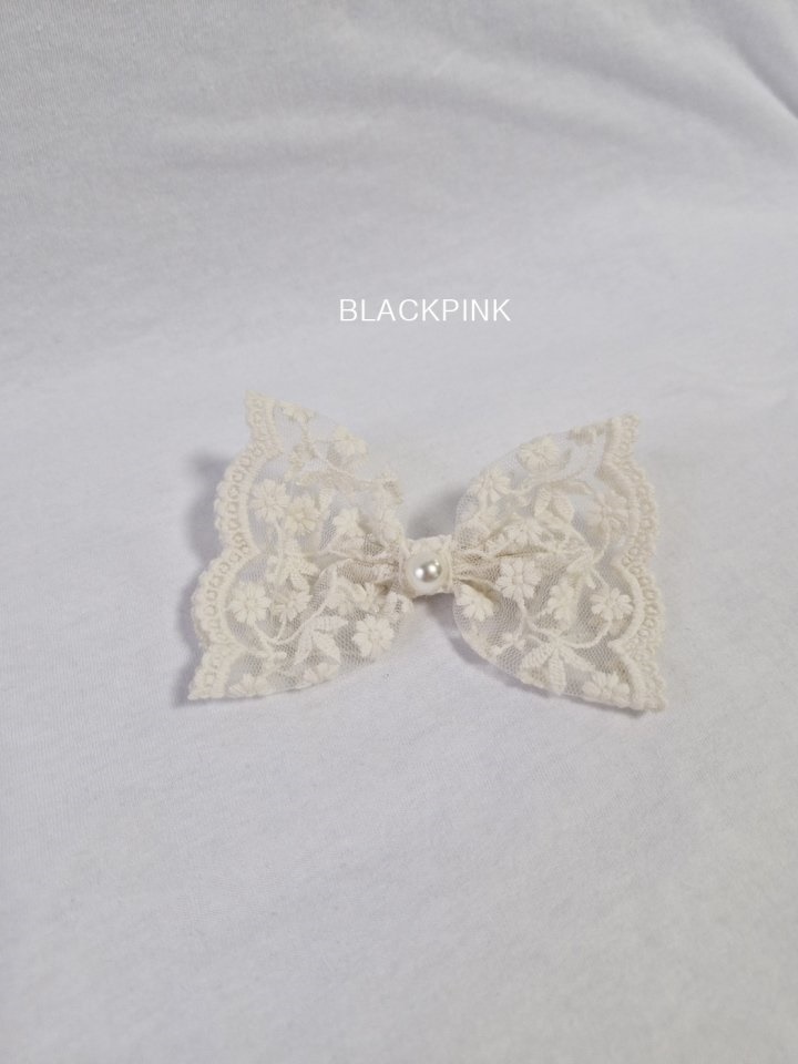 Hedda Lace Ribbon Pin