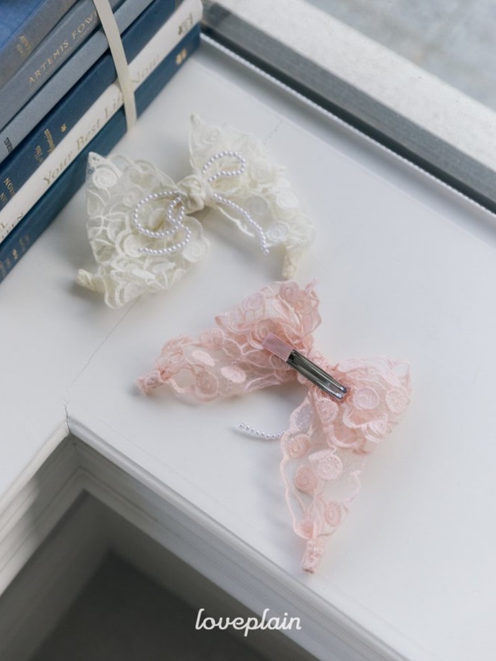 Pearl Lace Ribbon Pin
