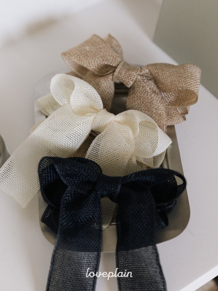 L Ribbon Pin