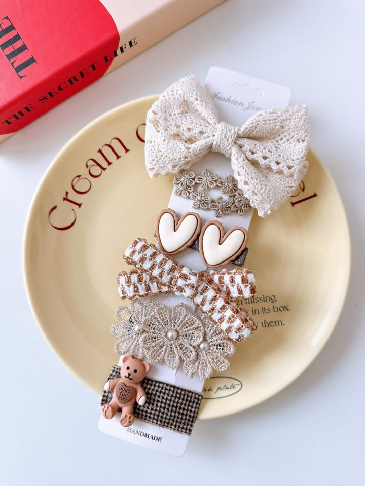 Mins - Korean Children Fashion - #kidsstore - Knit Bear Hair Pin Set