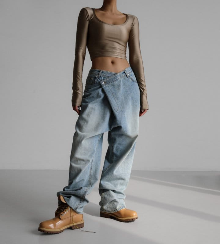 Paper Moon - Korean Women Fashion - #thelittlethings - Shiny Long Sleeved U Neck Cropped Top - 4