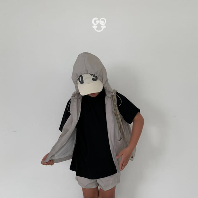 go;u - Korean Children Fashion - #magicofchildhood - Cool Wind Vest With Mom