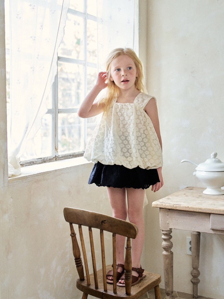 Lace Sleeveless Tee