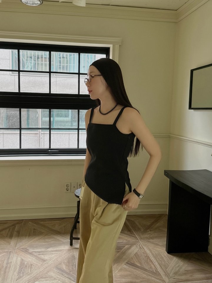 Roaming Sleeveless Tee