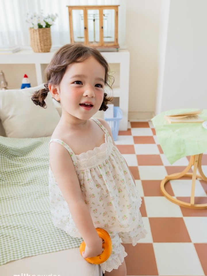Rose Sleeveless Blouse
