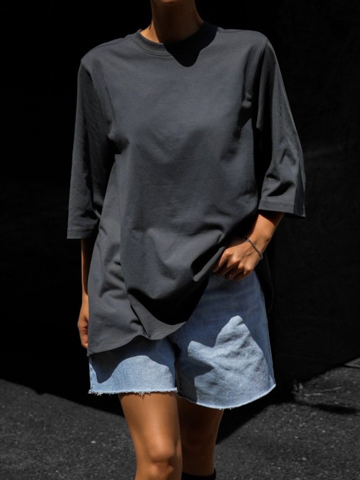 Oversized Fit Back Slit Derail Tee