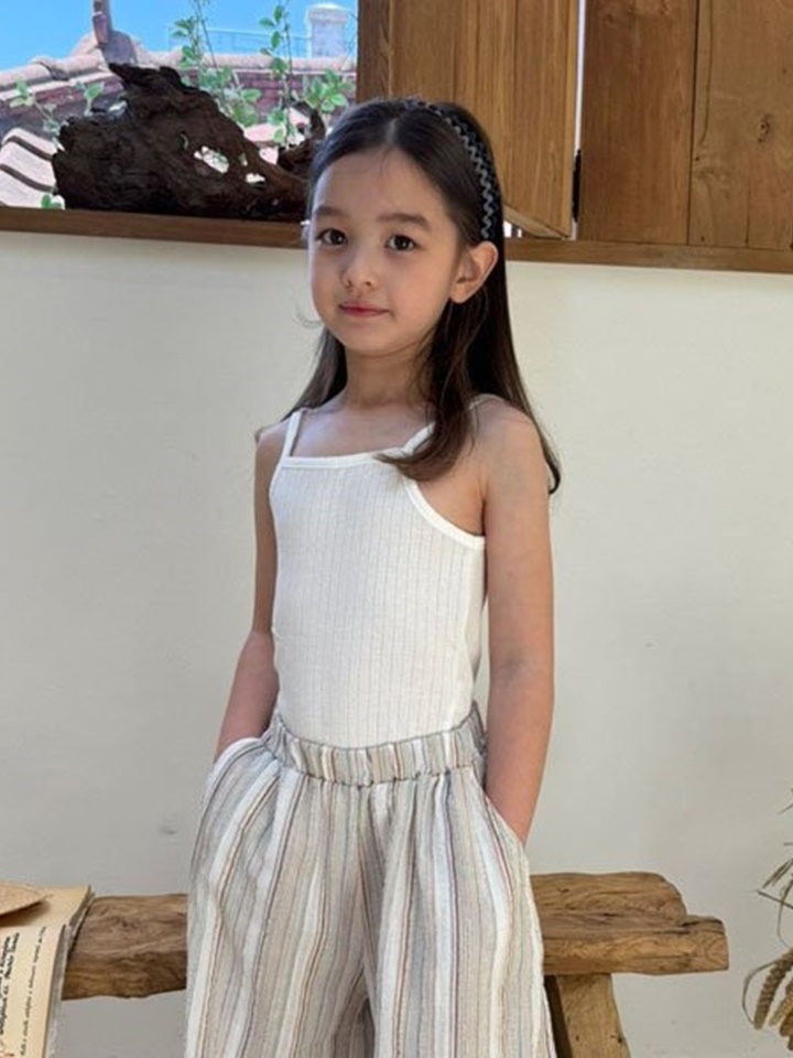Momo Sleeveless Tee