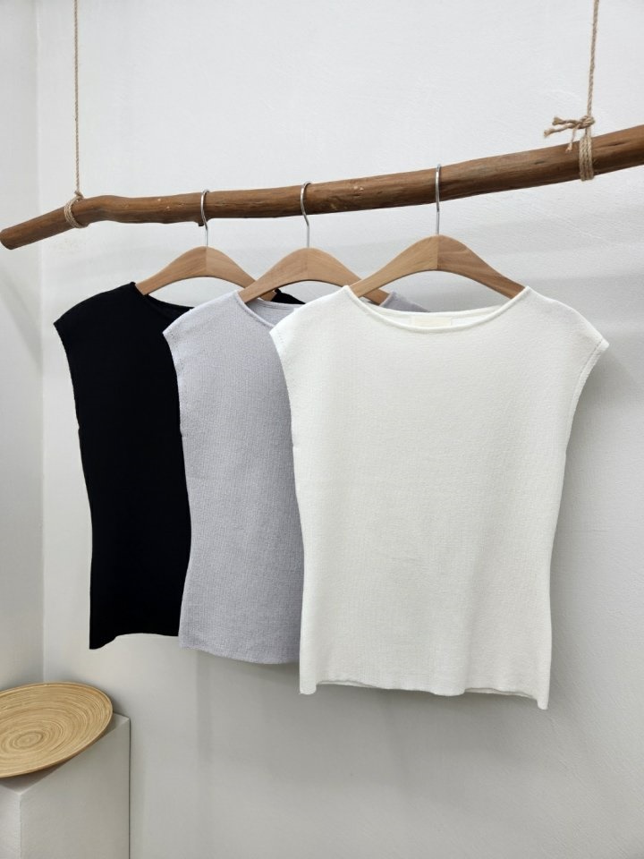 Aren Sleeveless Tee
