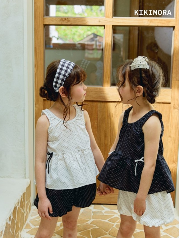 Small Dot Sleeveless Blouse