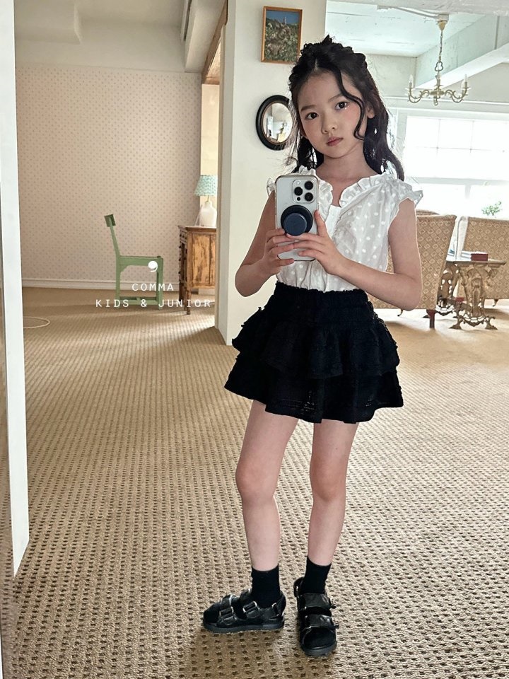 Sleeveless Blouse