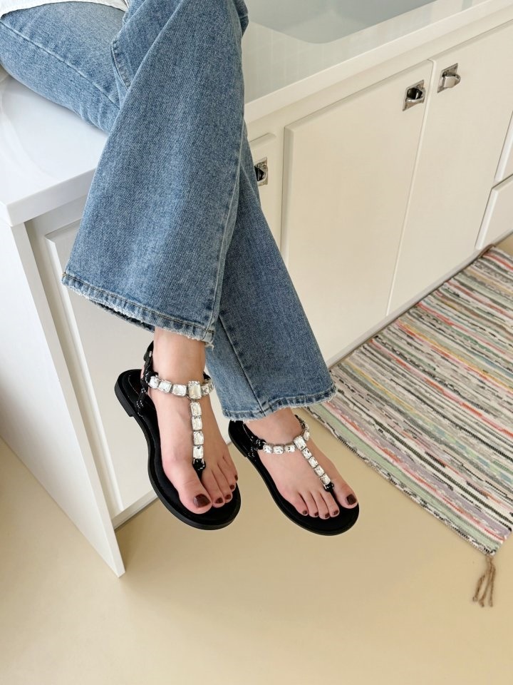 2089  Slipper & Sandals