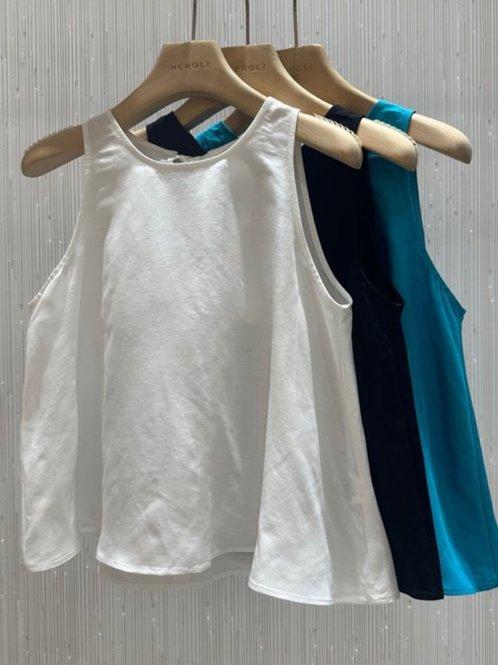 Julli L Blouse