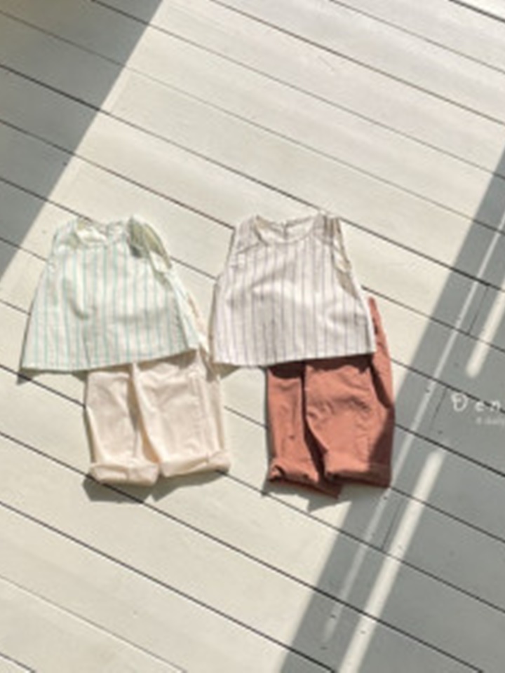 Line Sleeveless Tee