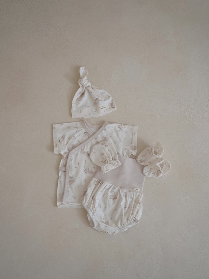 Angella Simple Bannet Set