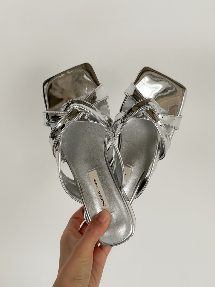 UDC 9112  Slipper & Sandals