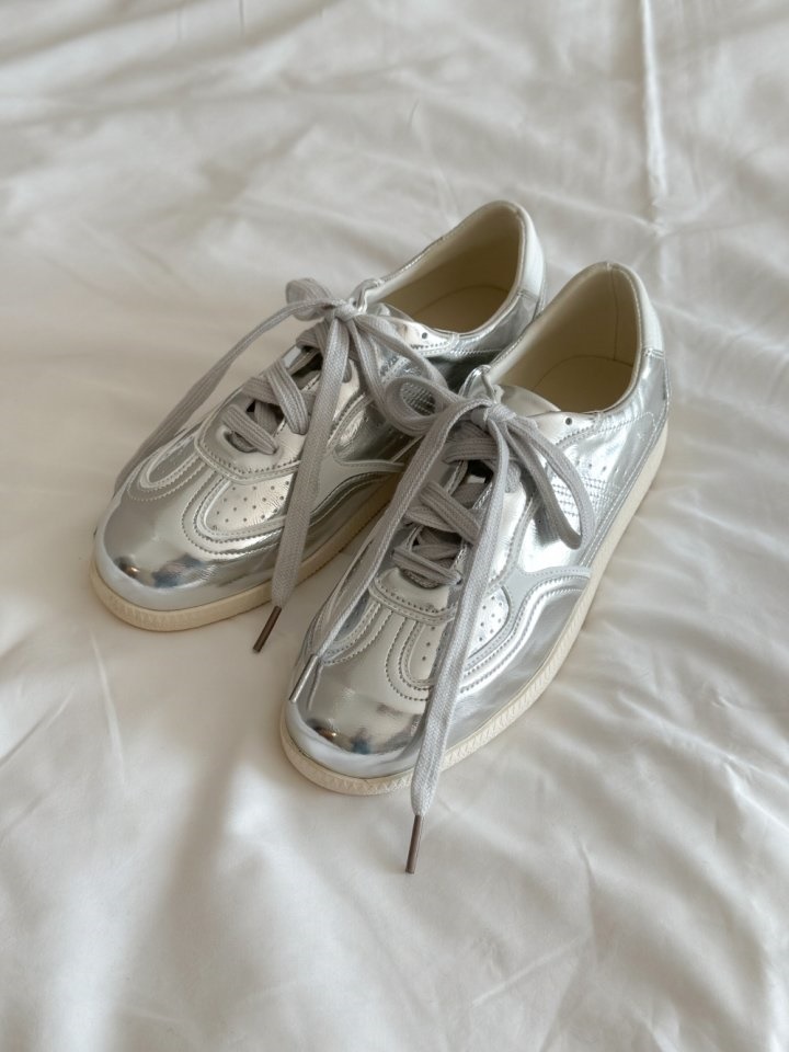 UDC 3337  Sneakers