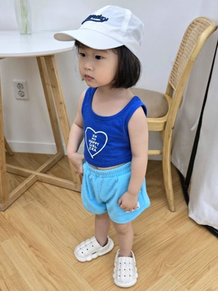 Heart Sleeveless Tee