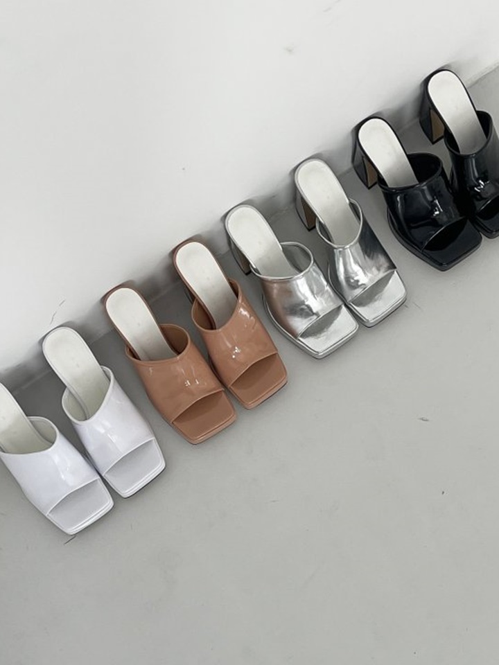 0193  Slipper & Sandals