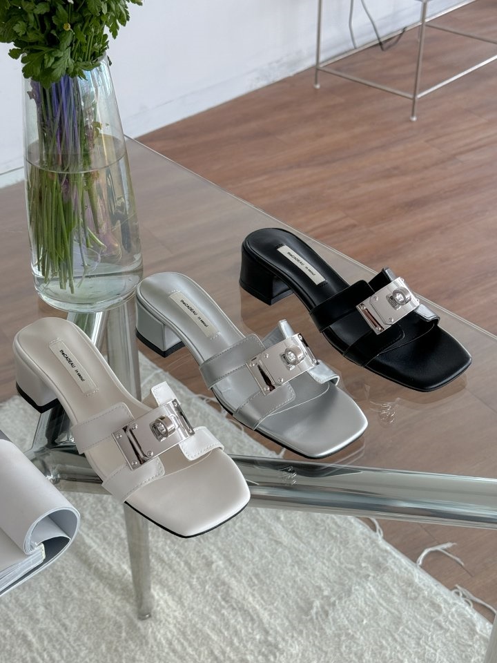9110 Slipper & Sandals