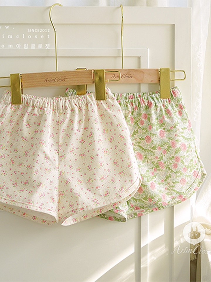 Small Flower Green Leaf Cute C Pants