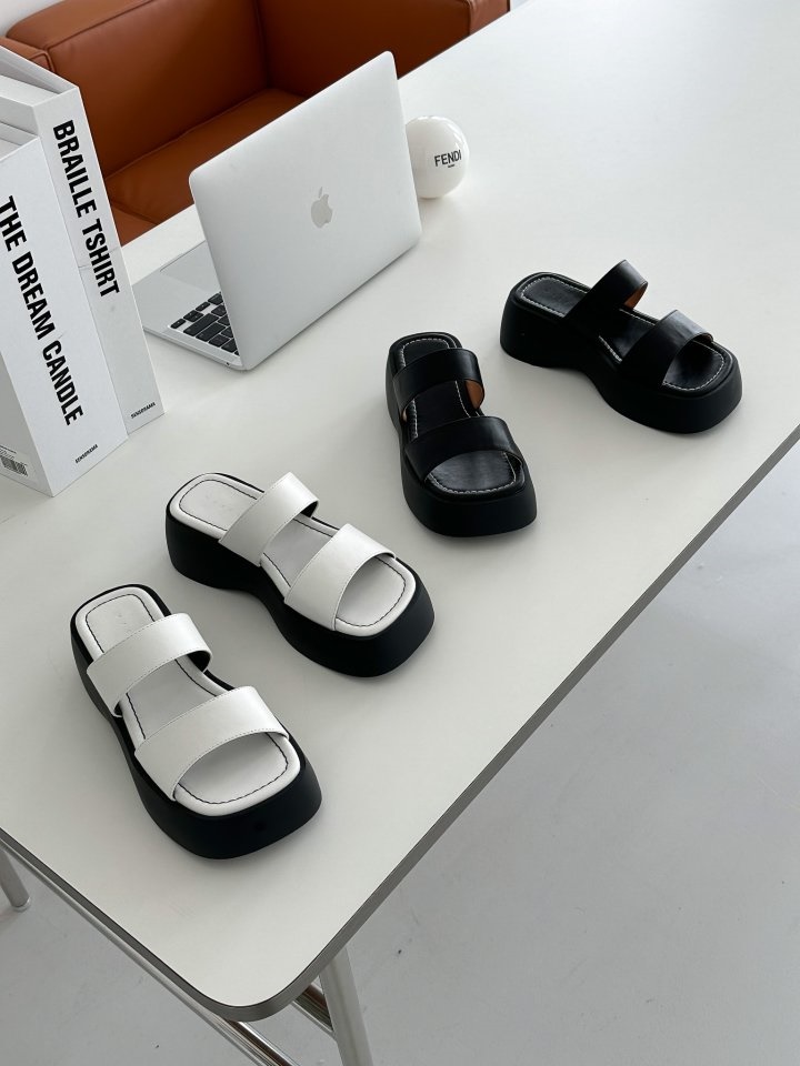 2147 Slipper & Sandals