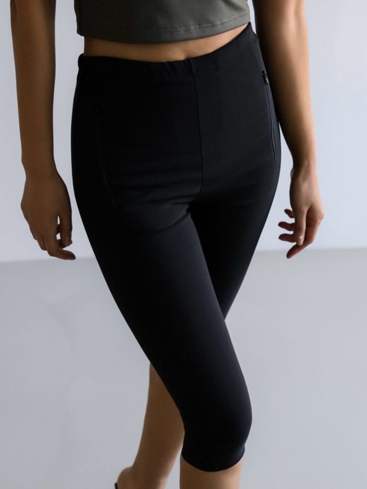 Zipped Detail Capri Leggings Pants