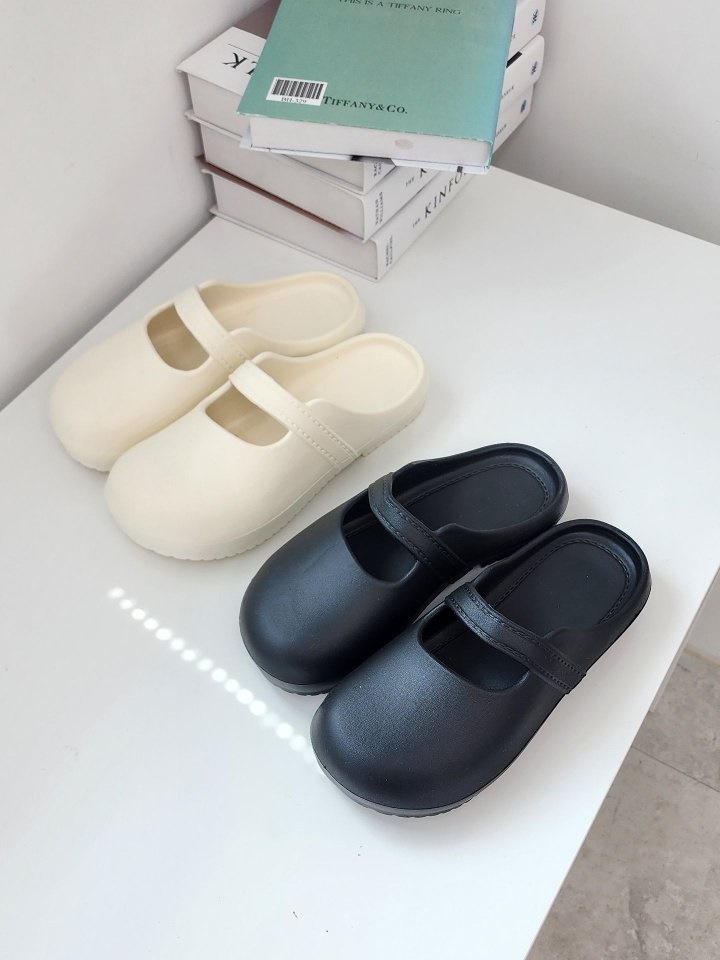 7100 Slipper & Sandals