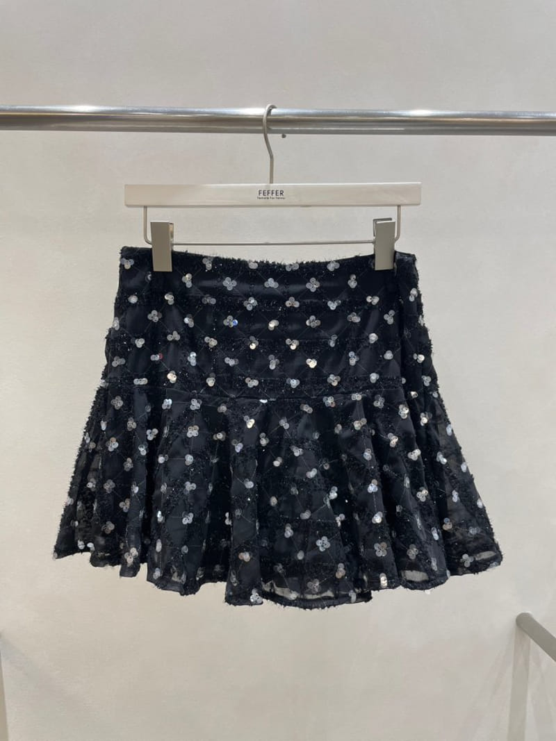 Feffer - Korean Women Fashion - #momslook - Bling Half Pants - 6