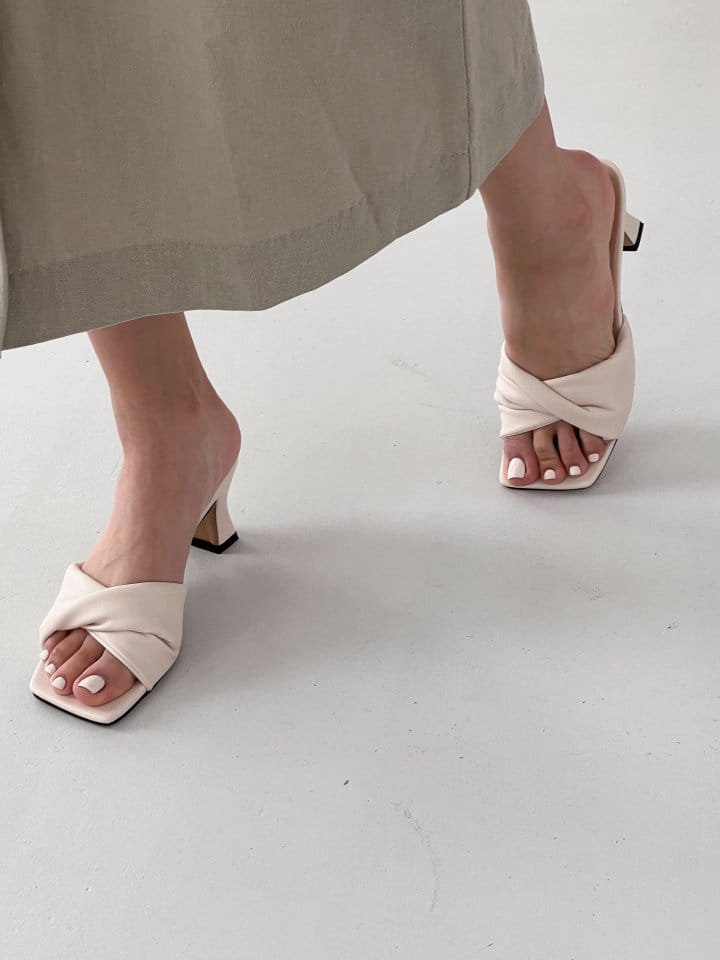 Golden Shoe - Korean Women Fashion - #momslook - 0182 Slipper & Sandals - 11