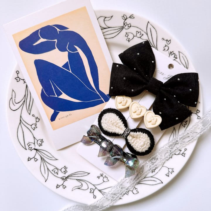 Mins - Korean Children Fashion - #kidsshorts - Little Black Hair Pin Set - 4