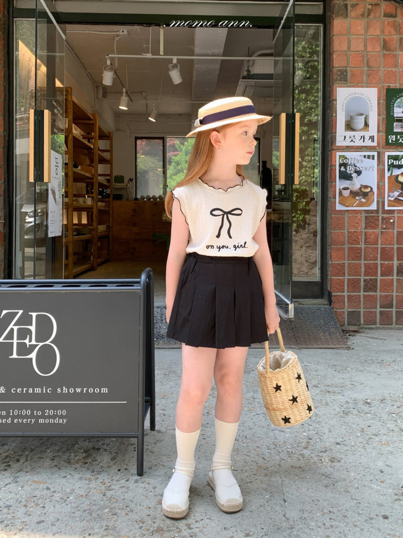 Momo Ann - Korean Children Fashion - #prettylittlegirls - Onew Sleeveless Tee - 2