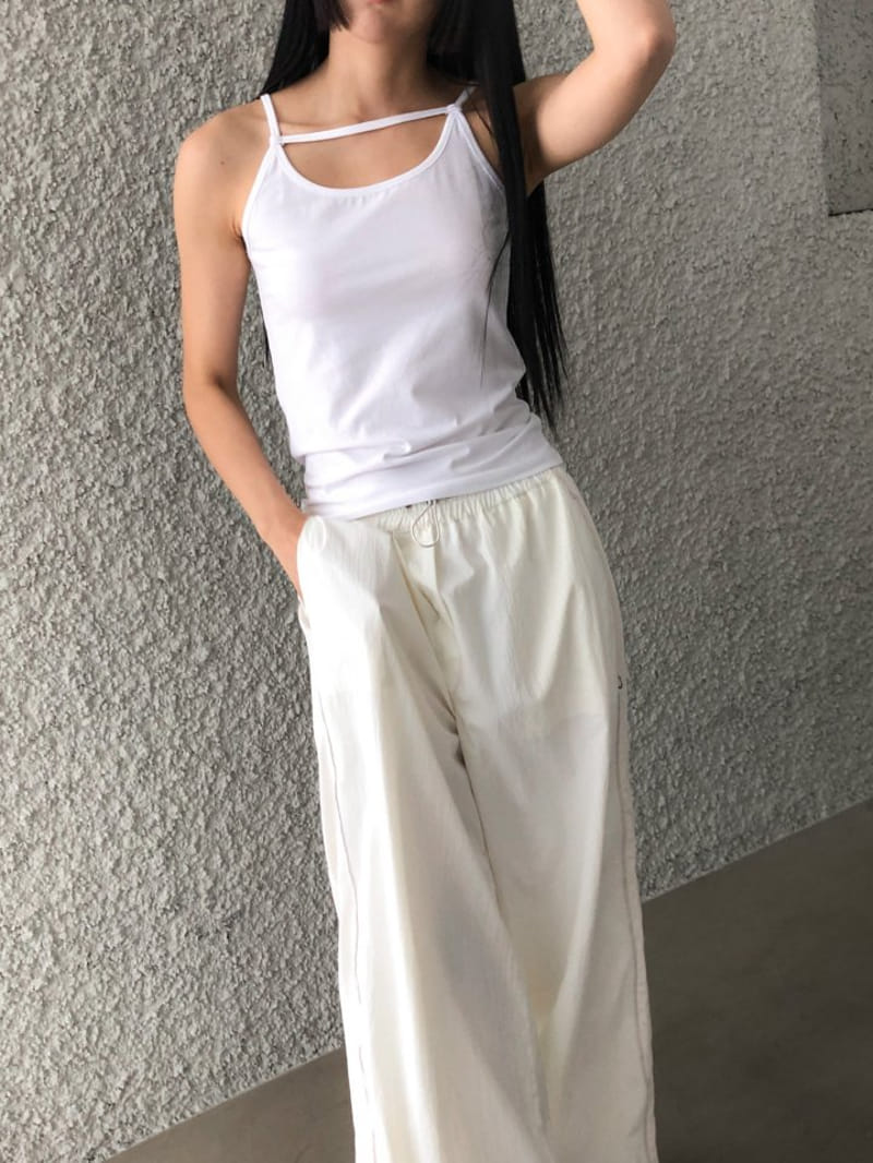 Nutplan - Korean Women Fashion - #momslook - Queen Sleeveless Tee - 5