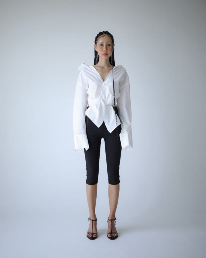 Paper Moon - Korean Women Fashion - #momslook - Zipped Detail Capri Leggings Pants