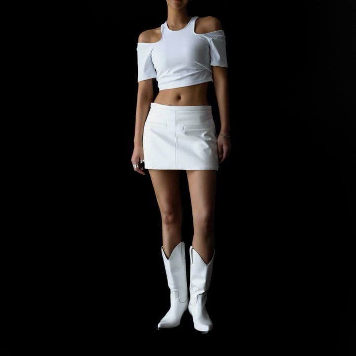 Paper Moon - Korean Women Fashion - #momslook - Cut Out Shoulder Detail Cropped Top - 4