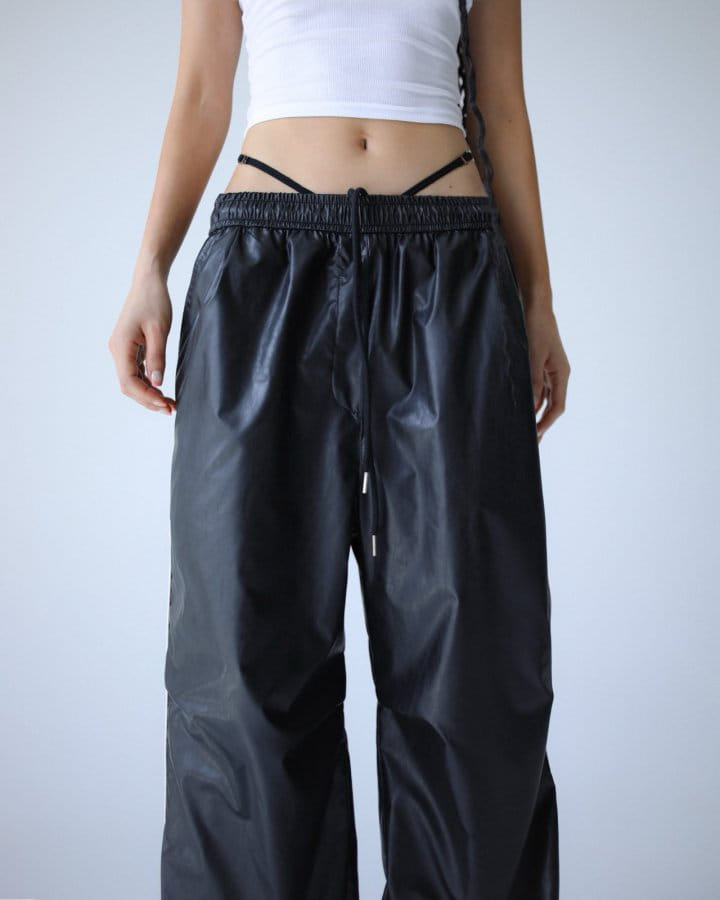Paper Moon - Korean Women Fashion - #womensfashion - Soft Vegan L Trimmed Detail Banded Trousers