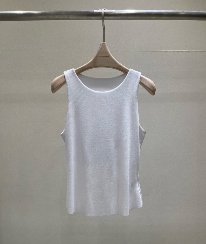 Plushong - Korean Women Fashion - #momslook - Magaret Sleeveless Tee - 2