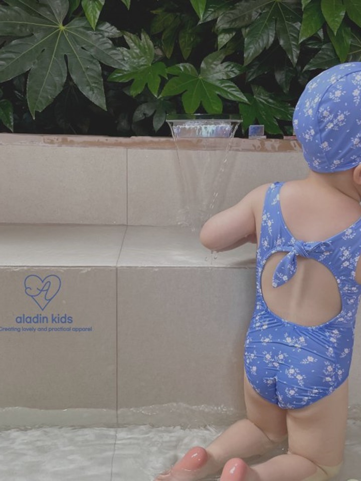 Back Reversal Swim Wear With Hat