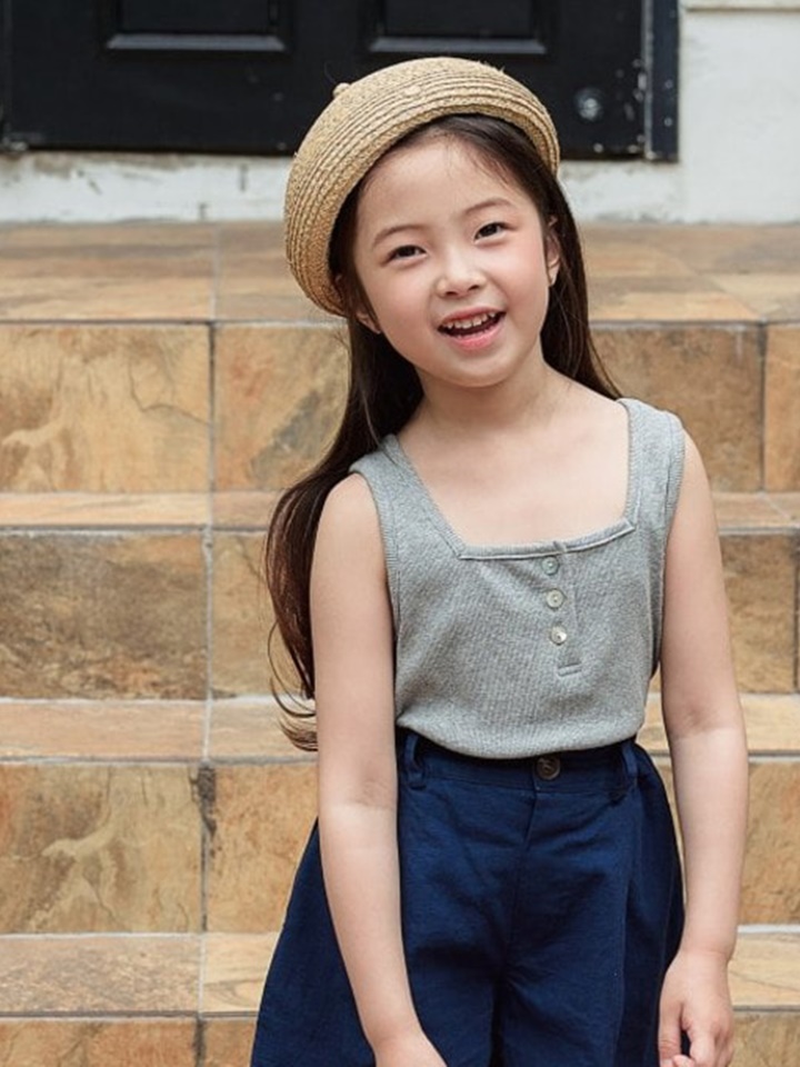 Square Button Sleeveless Tee
