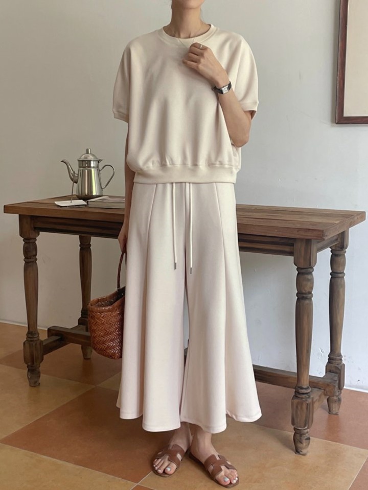 Vegi Curve Sleeve Tee
