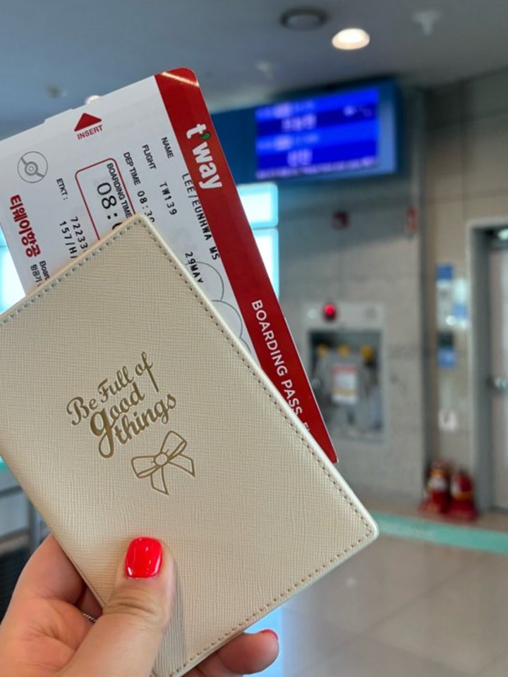 Log Passport Cases With Name Tag