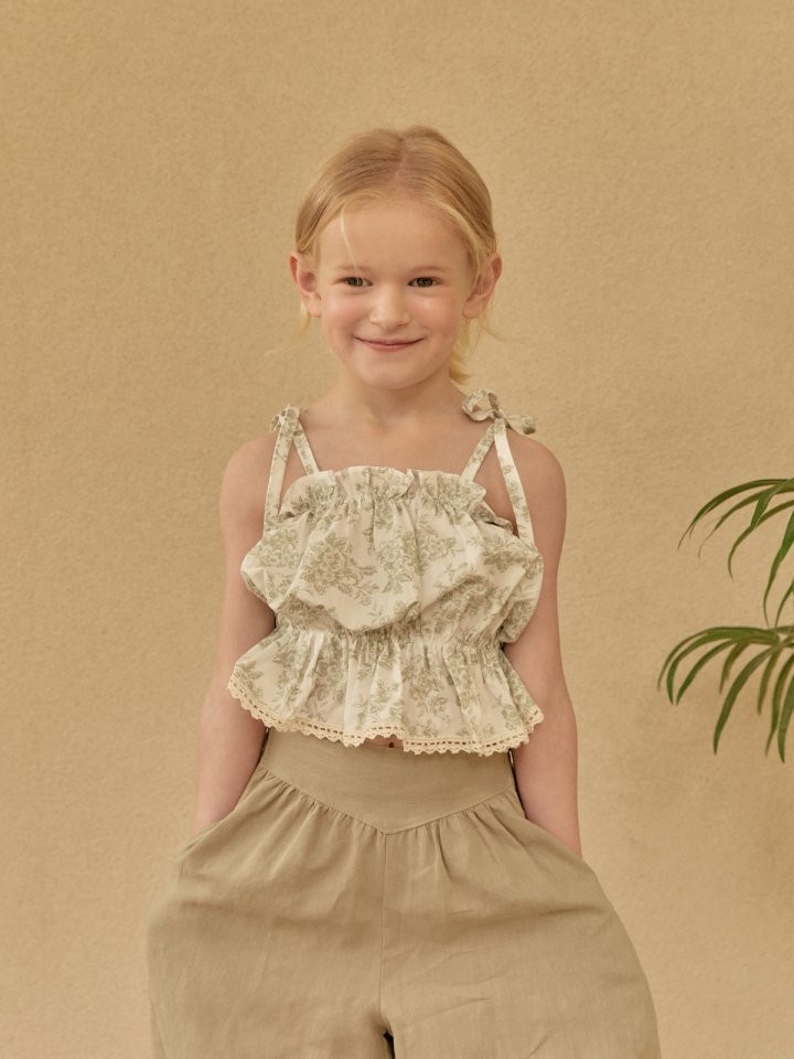 Daisy Sleeveless Blouse