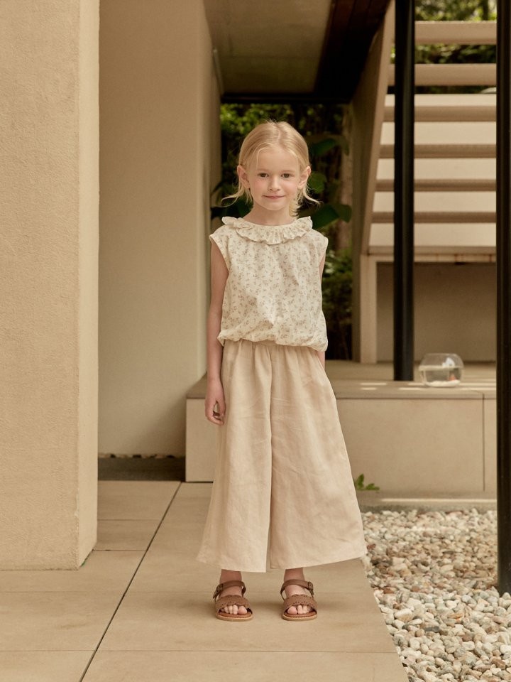 Margaret Frill Sleeveless Tee