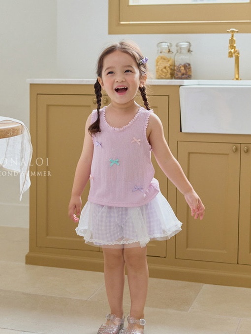 Vivi Sleeveless Tee